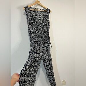 Max Studio Jumpsuit Women’s Sleeveless Wide Leg Pockets M black white print